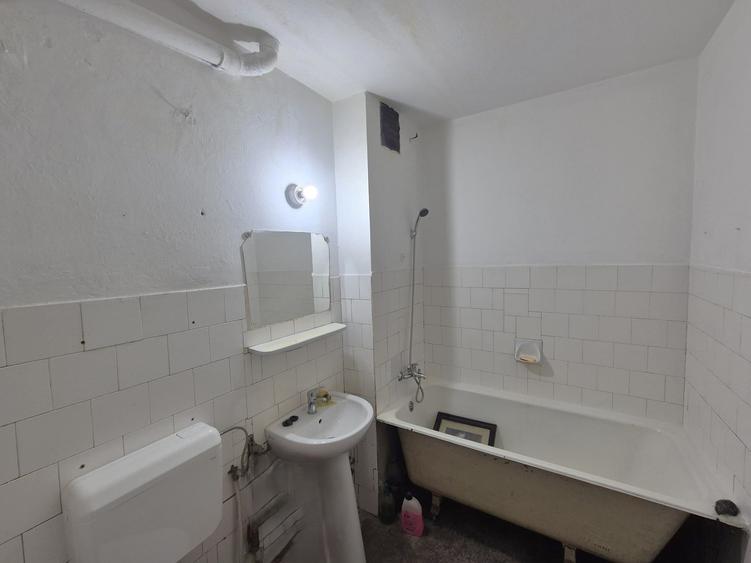 Apartament cu 2 camere semidecomandat în Podgoria