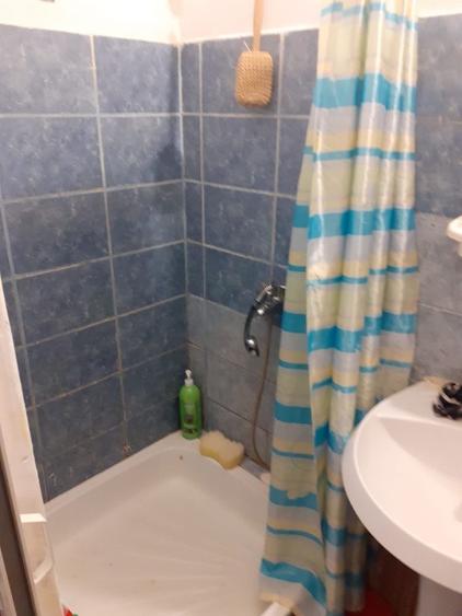 Garsonieră decomandată în Far