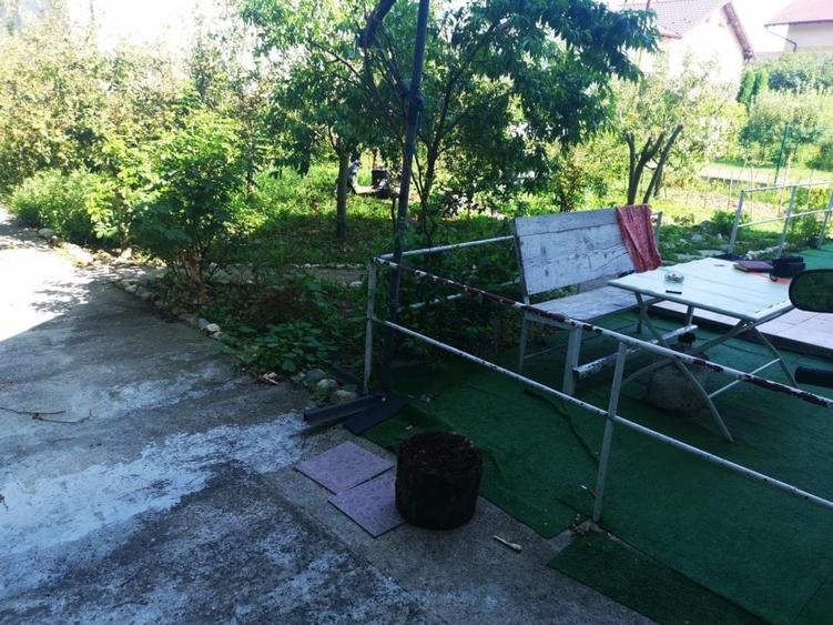 Casă individuală cu 8 camere cu Garaj în Trivale