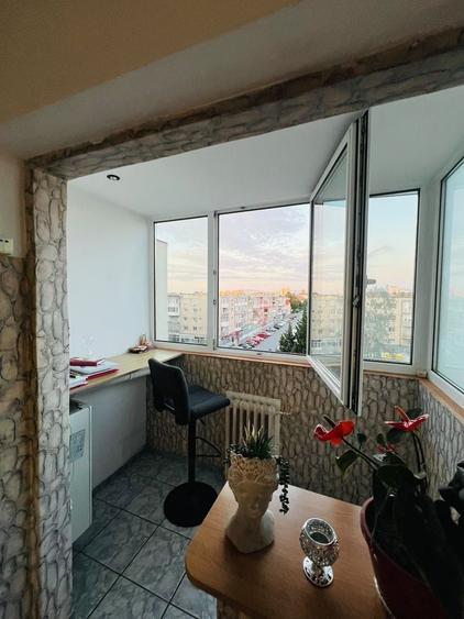 Apartament cu 2 camere decomandat în Tractorul