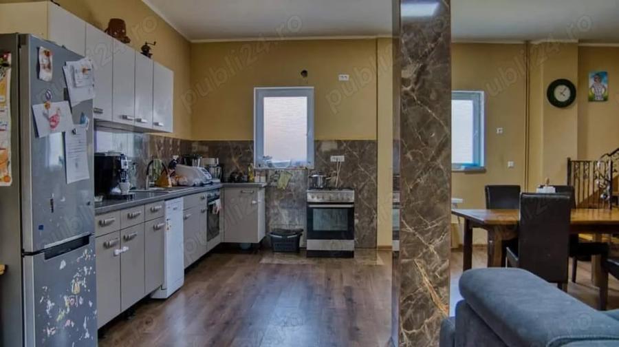 Casă cu 6 camere cu Teren 647 Mp în Central