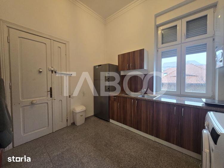 Apartament cu 3 camere semidecomandat în Central