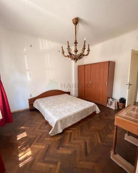Casă individuală cu 7 camere cu Canalizare în Domenii