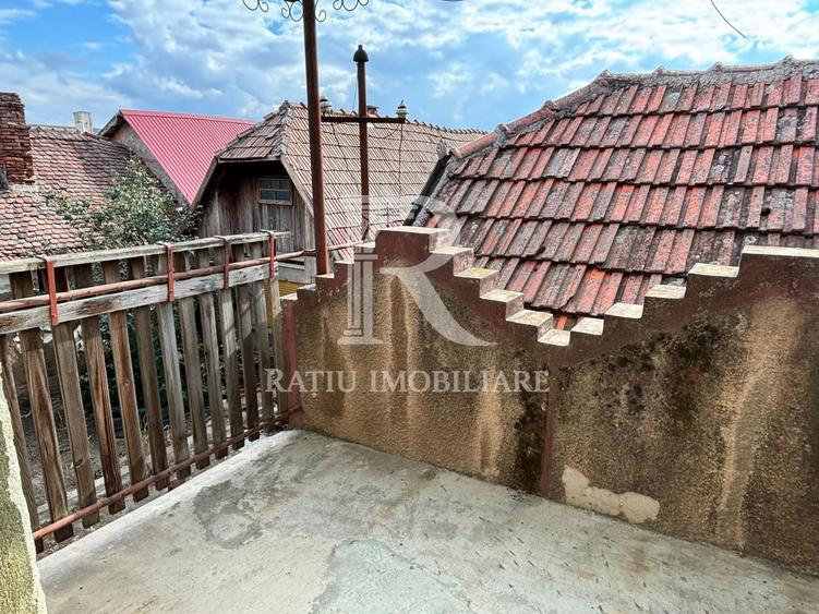 Casă individuală cu 4 camere cu Canalizare în Central