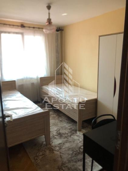 Apartament cu 4 camere semidecomandat în Circumvalațiunii