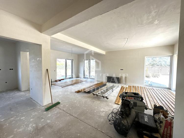 Duplex cu 4 camere cu Canalizare în Florești