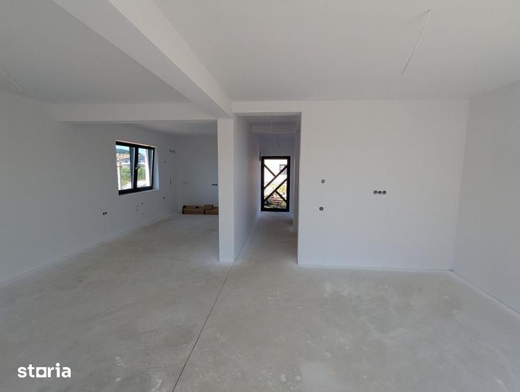 Casă cu 4 camere cu Teren 310 Mp în Cristian
