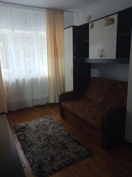 Apartament cu 2 camere decomandat în Industrială