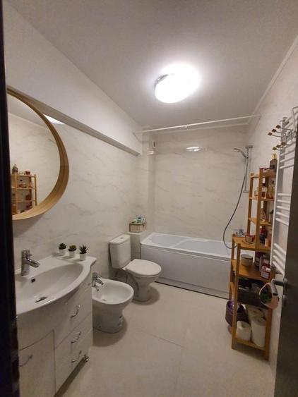 Apartament cu 3 camere decomandat în Valea Lupului