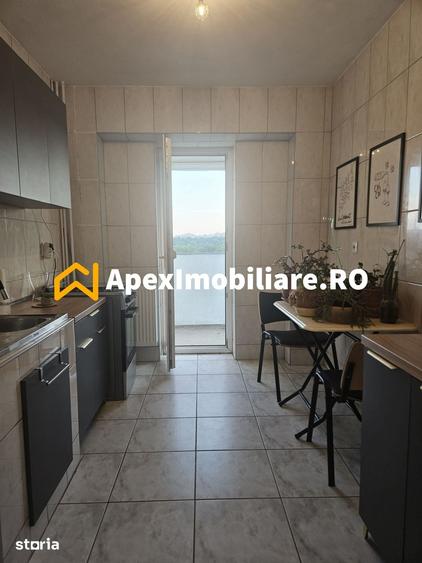 Apartament cu 3 camere decomandat în Tineretului