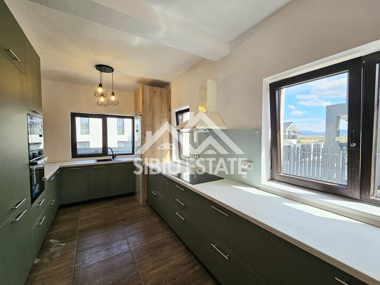 Duplex cu 4 camere cu Canalizare în Arhitecților - Calea Cisnădiei