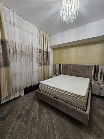 Casă individuală cu 7 camere cu Canalizare în Faleza Nord