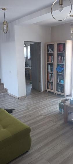 Casă cu 4 camere cu Teren 300 Mp în Olteni