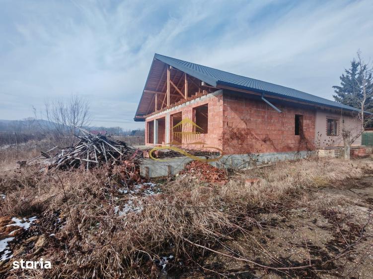 Casă cu 2 camere cu Teren 760 Mp în Mărgineni