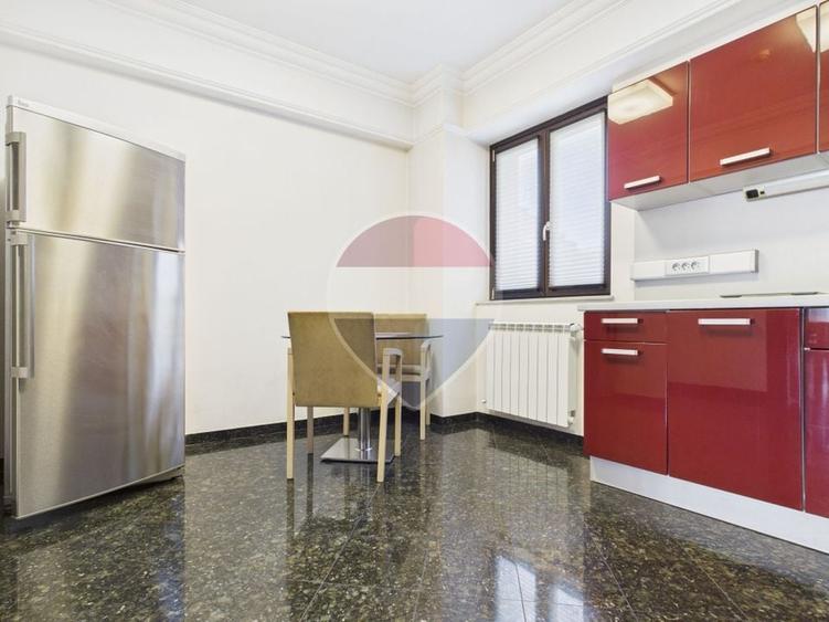 Apartament cu 2 camere decomandat, mobilat în P-ța Romană