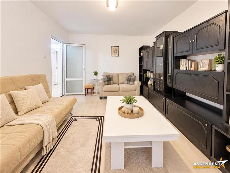 Apartament cu 3 camere decomandat, mobilat în Tractorul