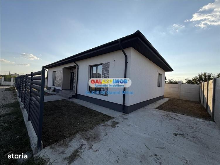 Casă cu 4 camere cu Teren 400 Mp în Domnești