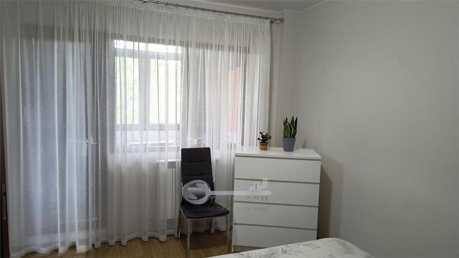 Apartament cu 3 camere nedecomandat în Podu Roș