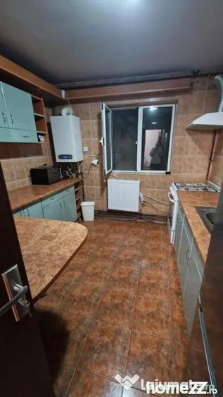 Apartament cu 3 camere semidecomandat în Brazda lui Novac