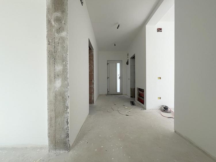 Duplex cu 3 camere cu Canalizare în Dumbrăvița