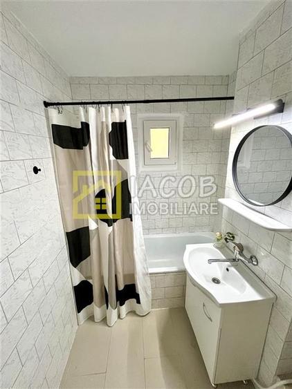 Apartament cu 3 camere decomandat, mobilat în 9 Mai