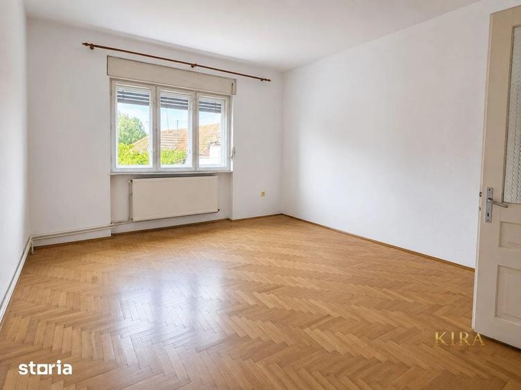 Casă cu 6 camere cu Teren 700 Mp în Central