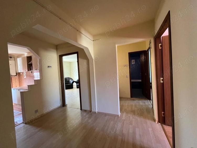 Apartament cu 4 camere decomandat în Central