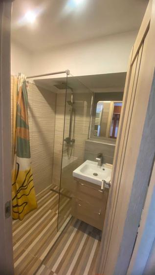 Apartament cu 3 camere semidecomandat în Lazaret