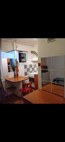 Garsonieră decomandată, mobilată în Decebal