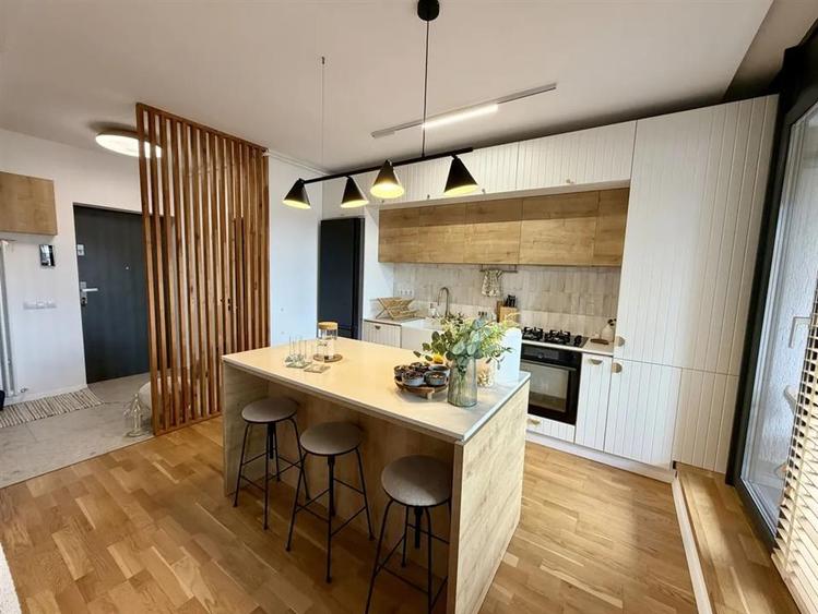 Apartament cu 3 camere decomandat, mobilat în Central