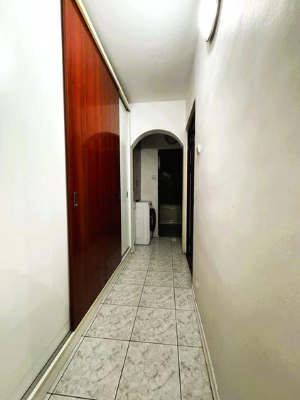 Apartament cu 3 camere decomandat în Podul de Fier