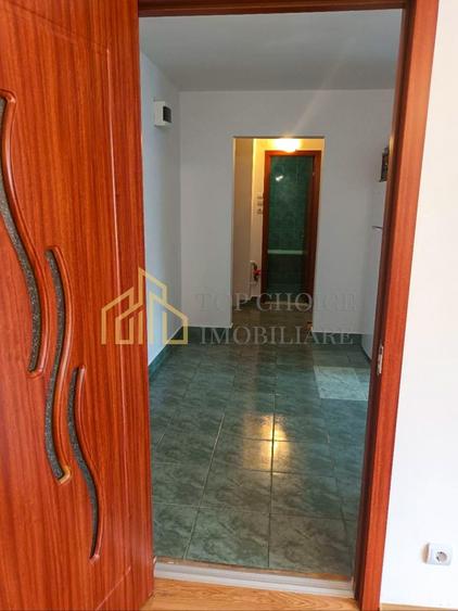 Apartament cu 3 camere decomandat, mobilat în Tei