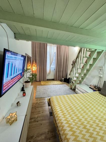 Apartament cu 4 camere semidecomandat în Central