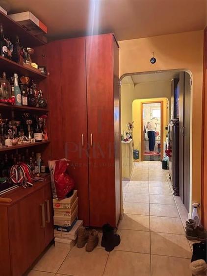 Apartament cu 3 camere decomandat, mobilat în Mircea cel Bătrân