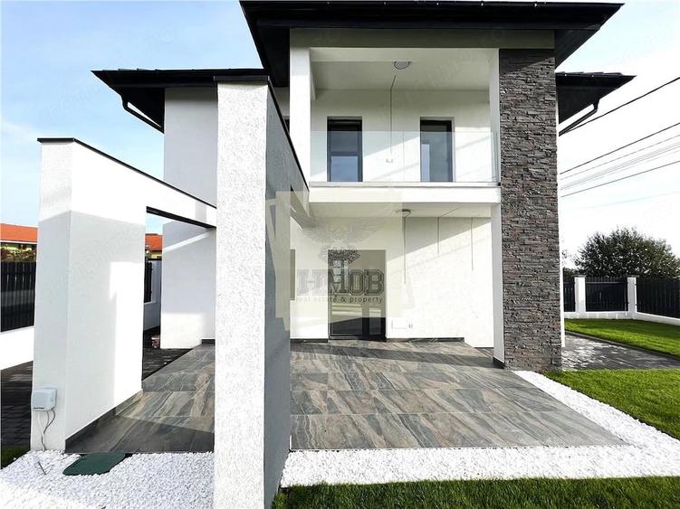 Casă cu 7 camere cu Teren 500 Mp în Central