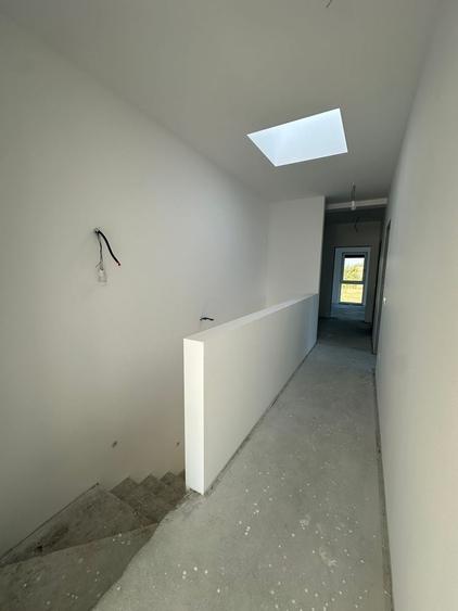Duplex cu 5 camere cu Canalizare în Nord