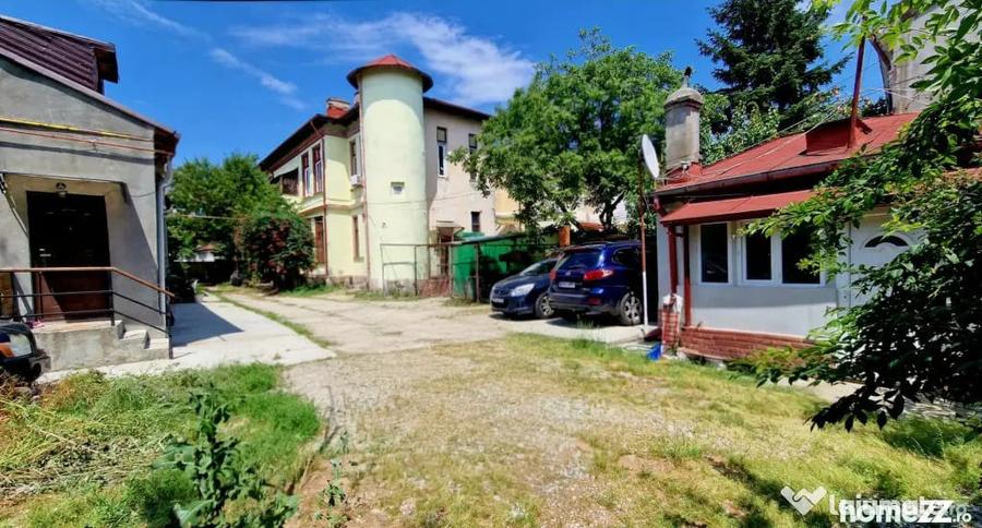 Apartament cu 5 camere semidecomandat în Dacia