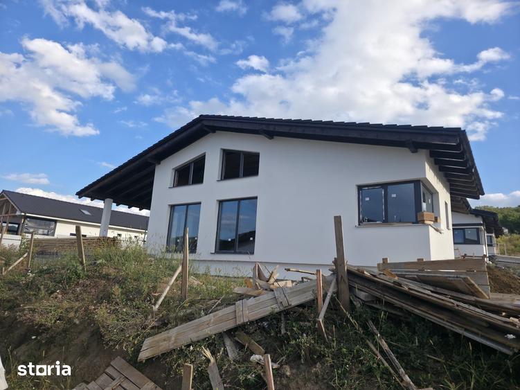 Casă cu 4 camere cu Teren 700 Mp în Livezeni