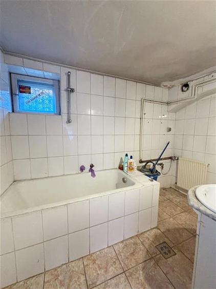 Casă individuală cu 7 camere cu Canalizare în Centrul Istoric