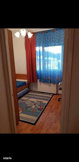 Apartament cu 3 camere în Tractorul