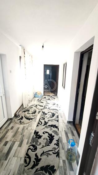 Casă individuală cu 7 camere cu Teren 1296 Mp în 9 Mai
