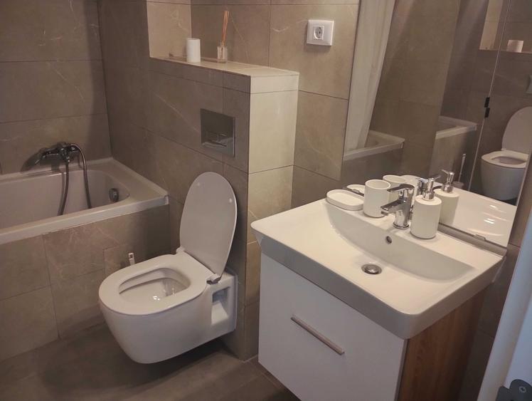 Garsonieră decomandată în Păcii