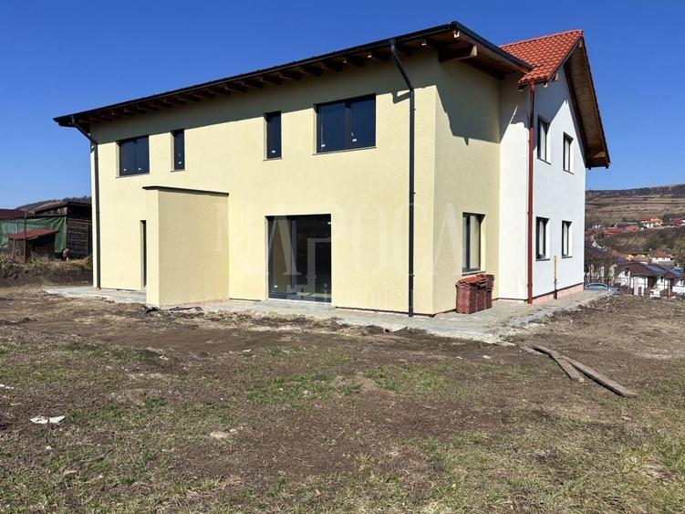 Duplex cu 3 camere cu Canalizare în Chinteni