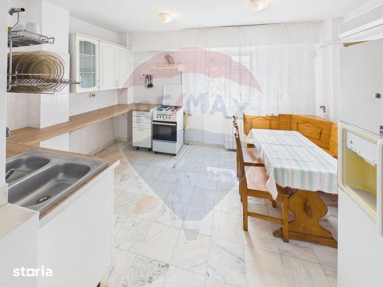 Apartament cu 4 camere, mobilat în Decebal