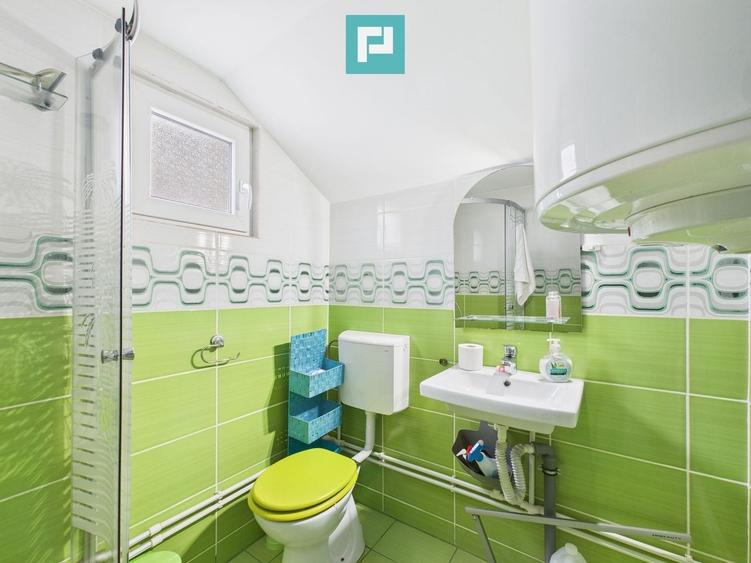 Casă individuală cu 5 camere cu Canalizare în Est