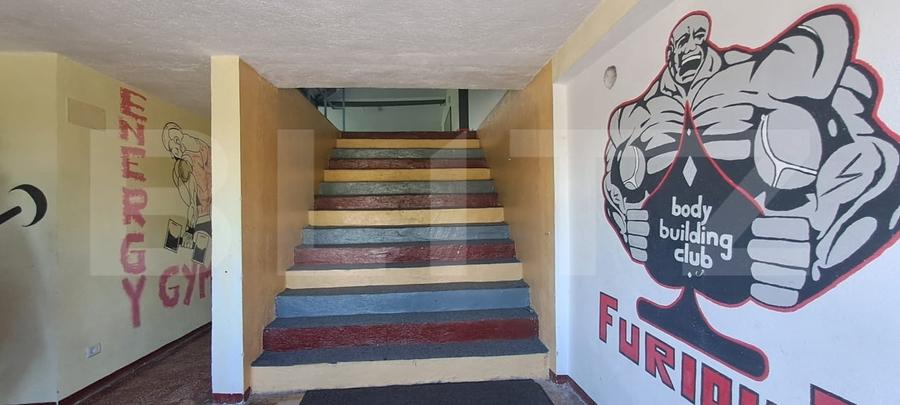 Spațiu comercial, de 690 mp, în Victoria