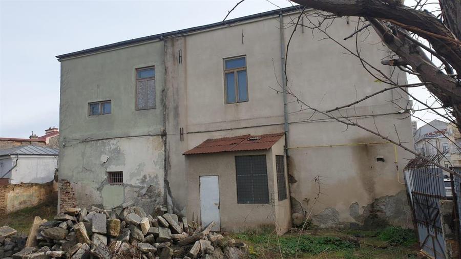 Casă individuală cu 10 camere cu Teren 1109 Mp în Apollo