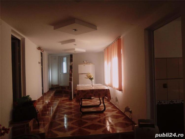 Casă cu 5 camere cu Teren 2500 Mp în Central