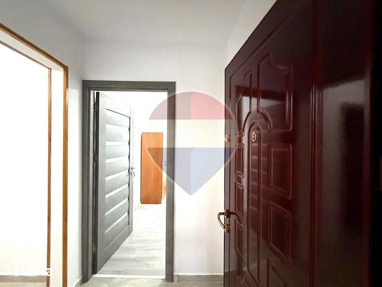 Apartament cu 3 camere semidecomandat în Republicii