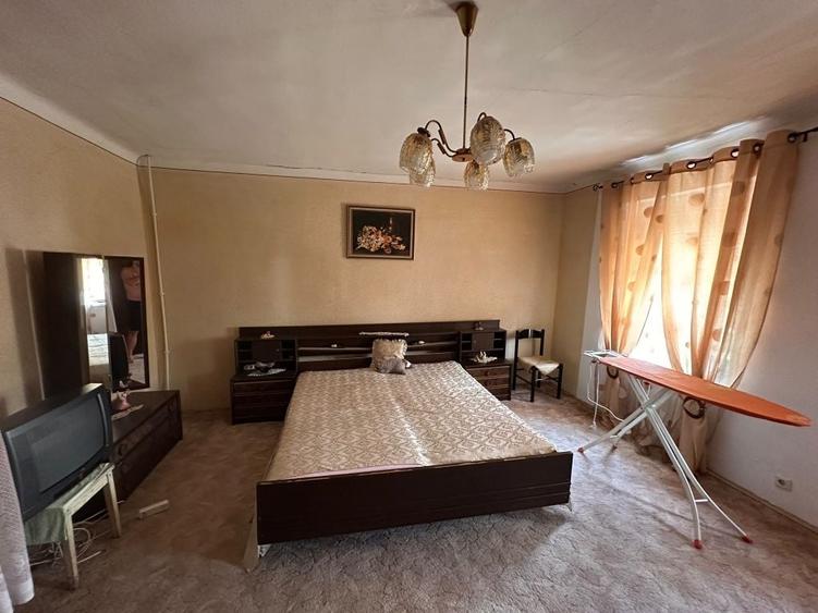 Casă cu 4 camere în Zorlențu Mare